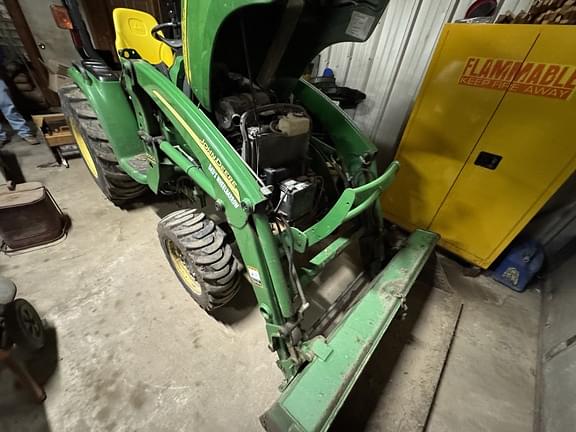 Image of John Deere 3520 equipment image 4