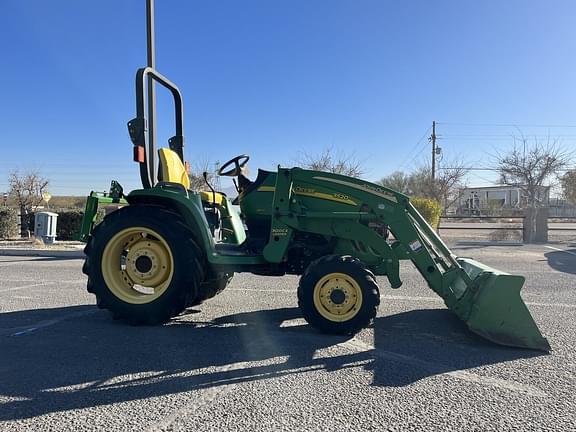 Image of John Deere 3520 equipment image 3