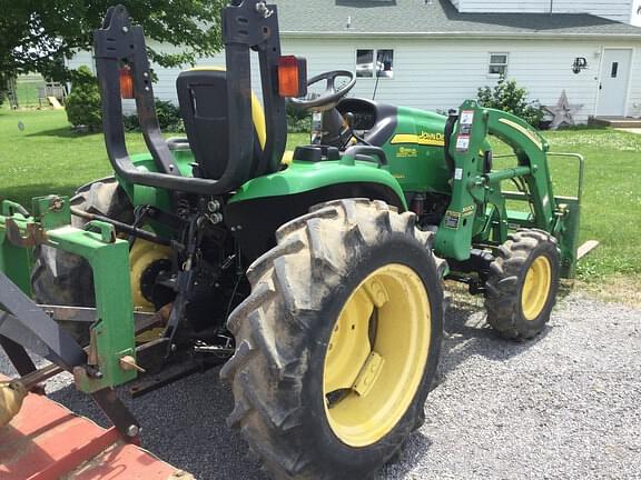 Image of John Deere 3520 equipment image 1