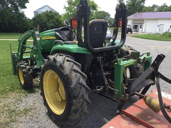 Image of John Deere 3520 equipment image 2