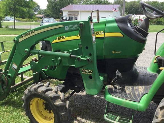 Image of John Deere 3520 equipment image 3