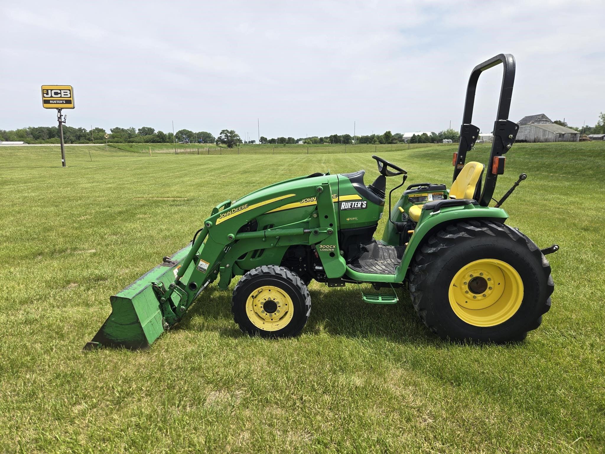 2005 John Deere 3520 Equipment Image0