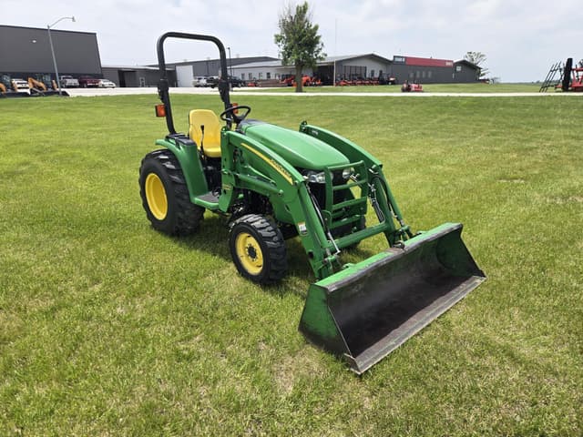Image of John Deere 3520 equipment image 3