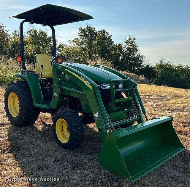 Image of John Deere 3520 equipment image 2