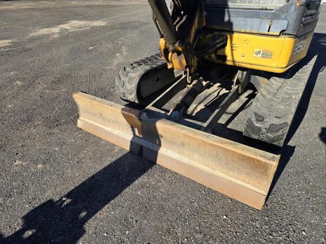 Image of John Deere 35D equipment image 4