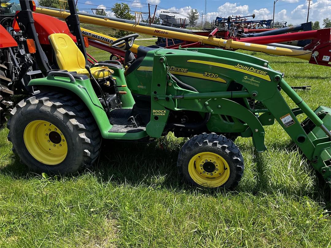 Image of John Deere 3720 Primary image