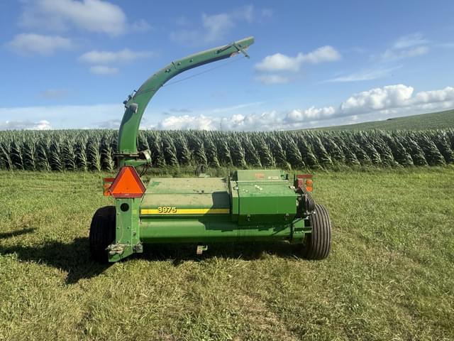 Image of John Deere 3975 equipment image 3