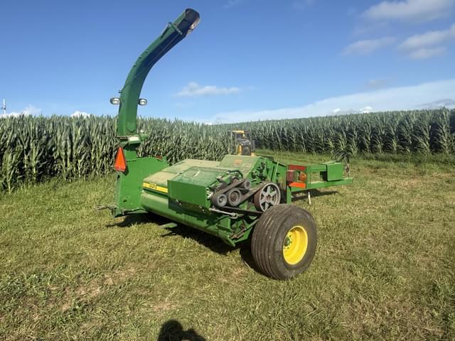 Image of John Deere 3975 equipment image 2