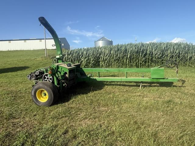 Image of John Deere 3975 equipment image 1