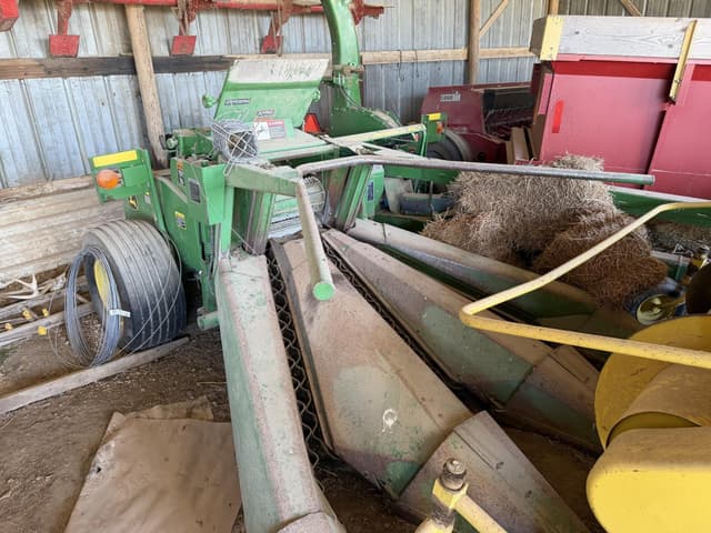 Image of John Deere 3975 equipment image 1