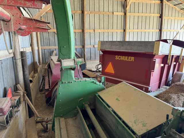 Image of John Deere 3975 equipment image 2