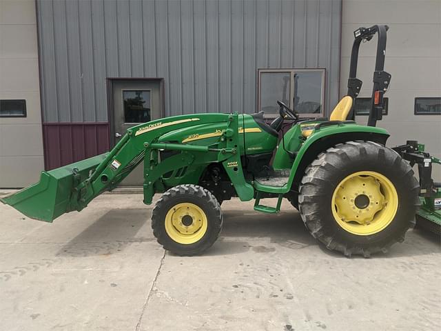 Image of John Deere 4120 equipment image 1