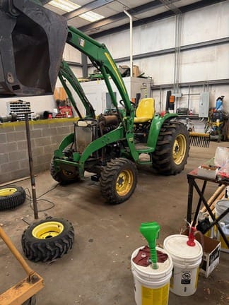 2005 John Deere 4120 Equipment Image0