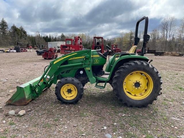 Image of John Deere 4120 equipment image 1