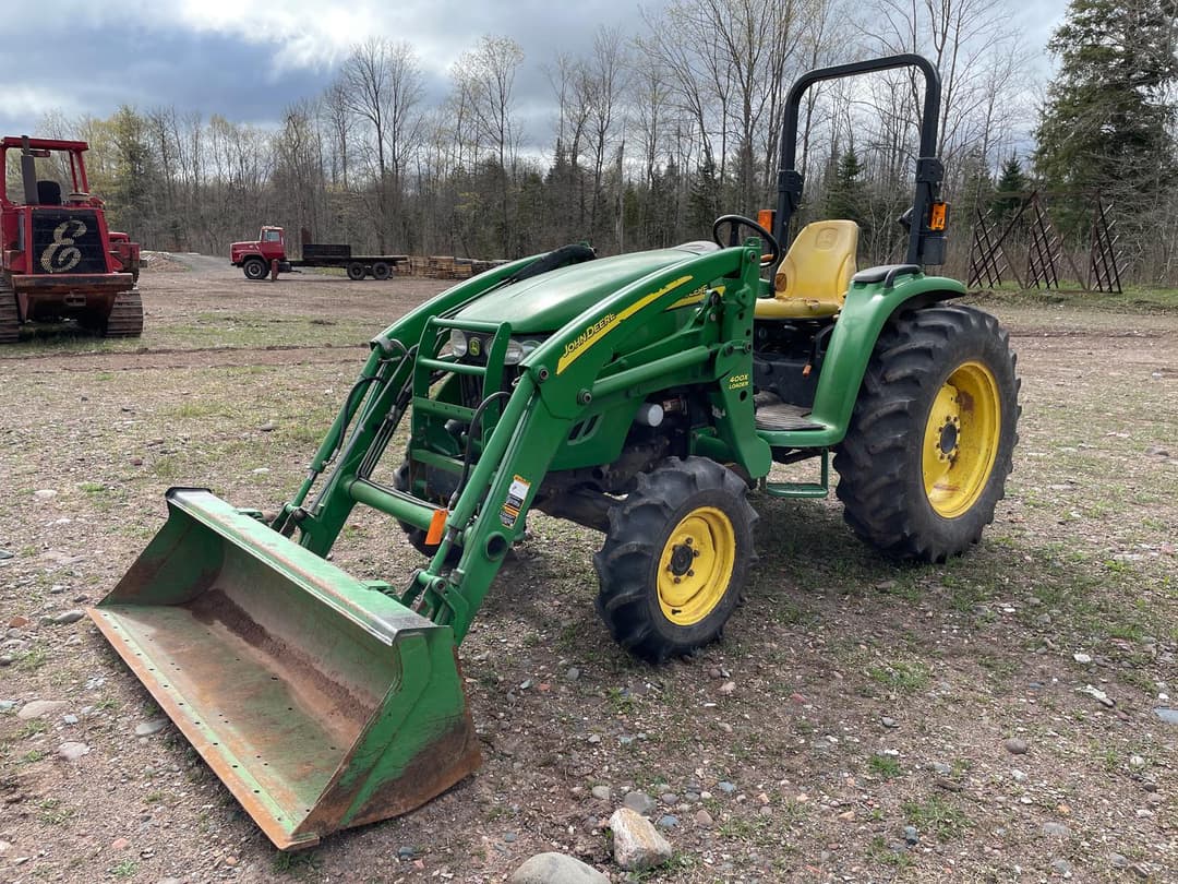 Image of John Deere 4120 Primary image