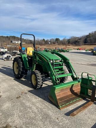 Image of John Deere 4120 equipment image 2