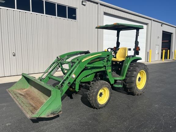 Image of John Deere 4520 equipment image 1