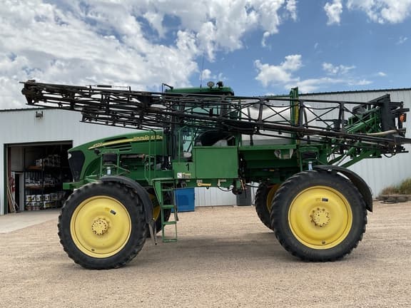 Image of John Deere 4720 equipment image 1