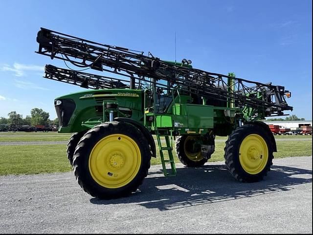 Image of John Deere 4720 equipment image 1