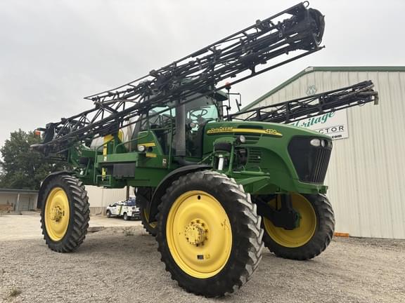 Image of John Deere 4720 equipment image 1