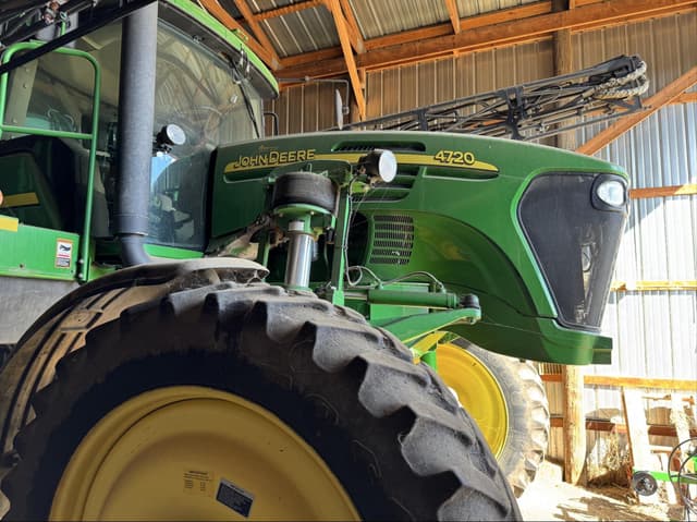 Image of John Deere 4720 equipment image 1