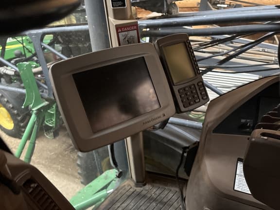 Image of John Deere 4920 equipment image 2