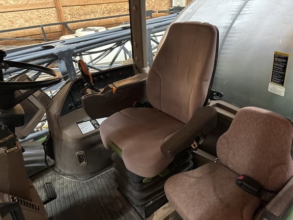 Image of John Deere 4920 equipment image 1