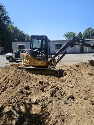 Image of John Deere 50D equipment image 4