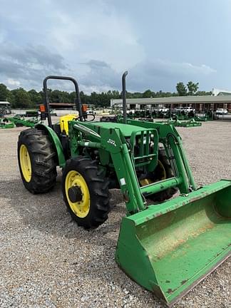 Image of John Deere 5105 equipment image 2