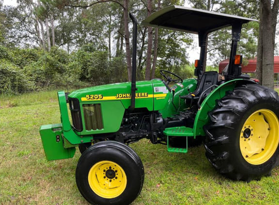 2005 John Deere 5205 Equipment Image0
