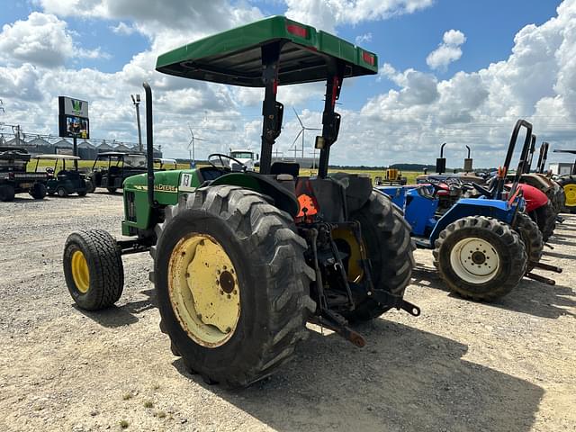 Image of John Deere 5205 equipment image 3