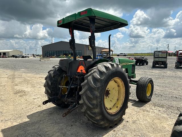 Image of John Deere 5205 equipment image 2