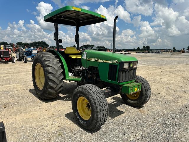 Image of John Deere 5205 equipment image 1