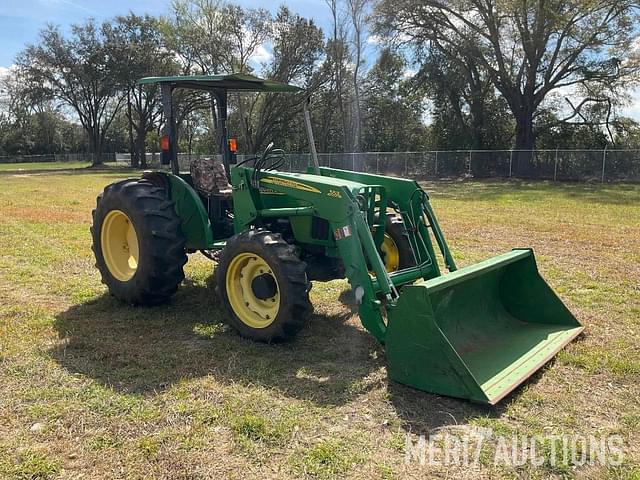 Image of John Deere 5205 equipment image 1