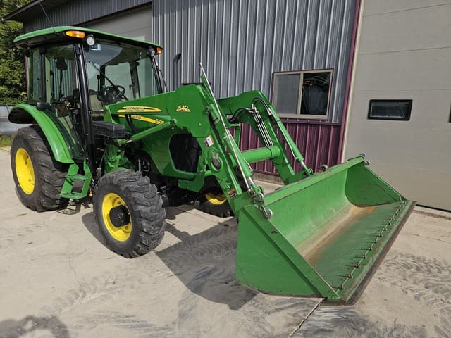 Image of John Deere 5225 equipment image 2