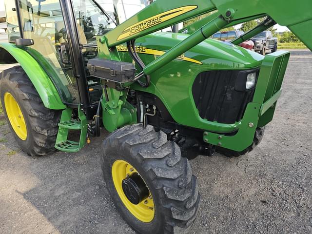 Image of John Deere 5225 equipment image 4