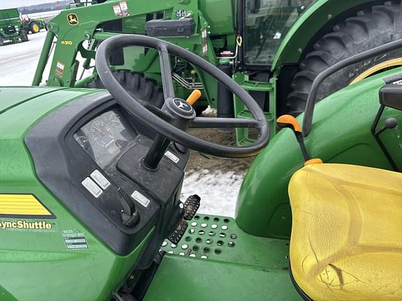 Image of John Deere 5225 equipment image 2