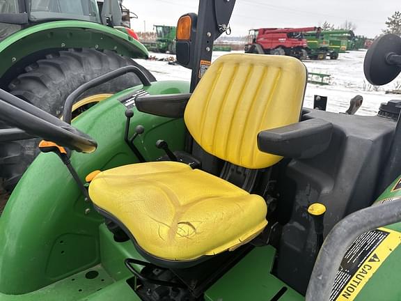 Image of John Deere 5225 equipment image 3