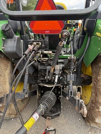 Image of John Deere 5325 equipment image 4
