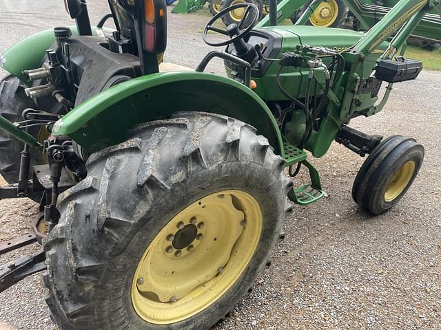 Image of John Deere 5325 equipment image 4
