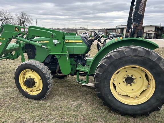 Image of John Deere 5325 equipment image 2