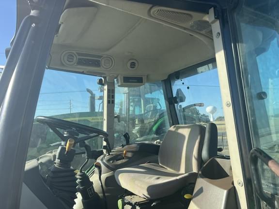 Image of John Deere 5425 equipment image 4