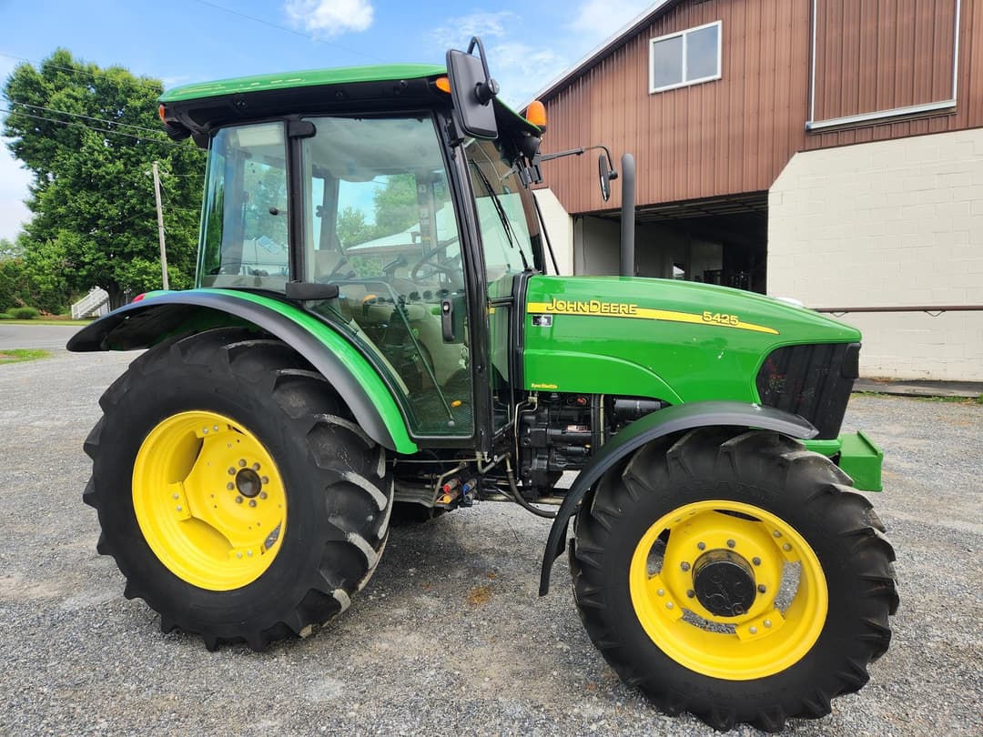 Image of John Deere 5425 Primary image