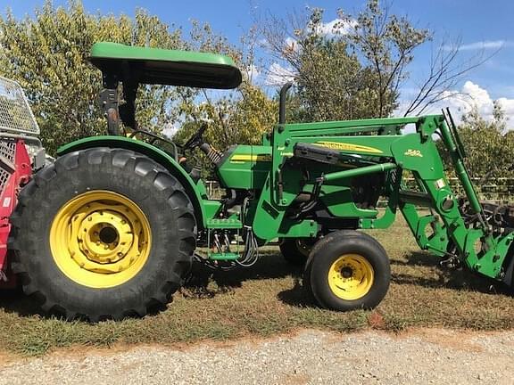 Image of John Deere 5425 equipment image 2