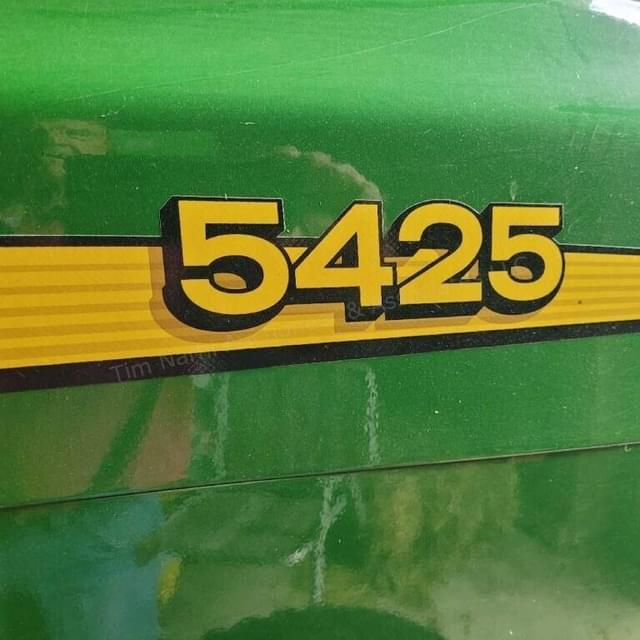 Image of John Deere 5425 equipment image 1