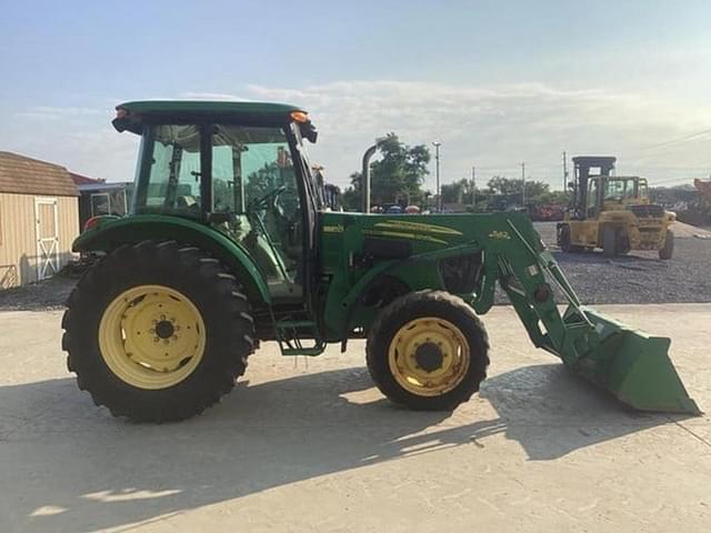 Image of John Deere 5425 equipment image 4