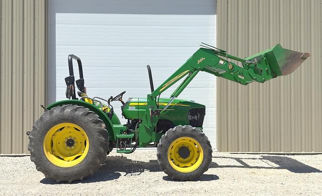 Image of John Deere 5425 equipment image 4