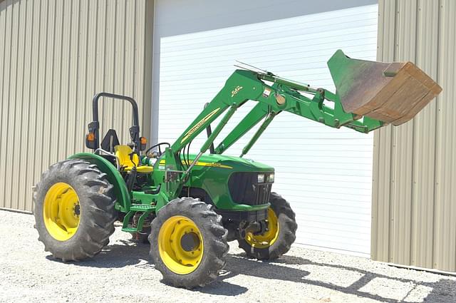 Image of John Deere 5425 equipment image 1
