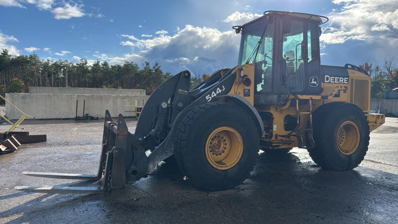 2005 John Deere 544J Equipment Image0