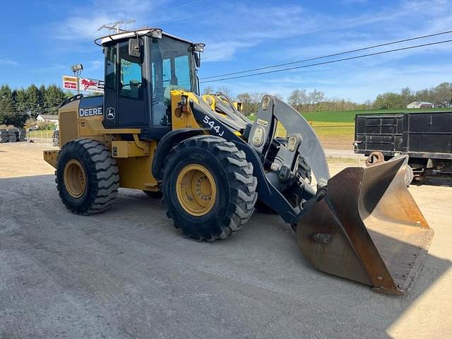 Image of John Deere 544J equipment image 4